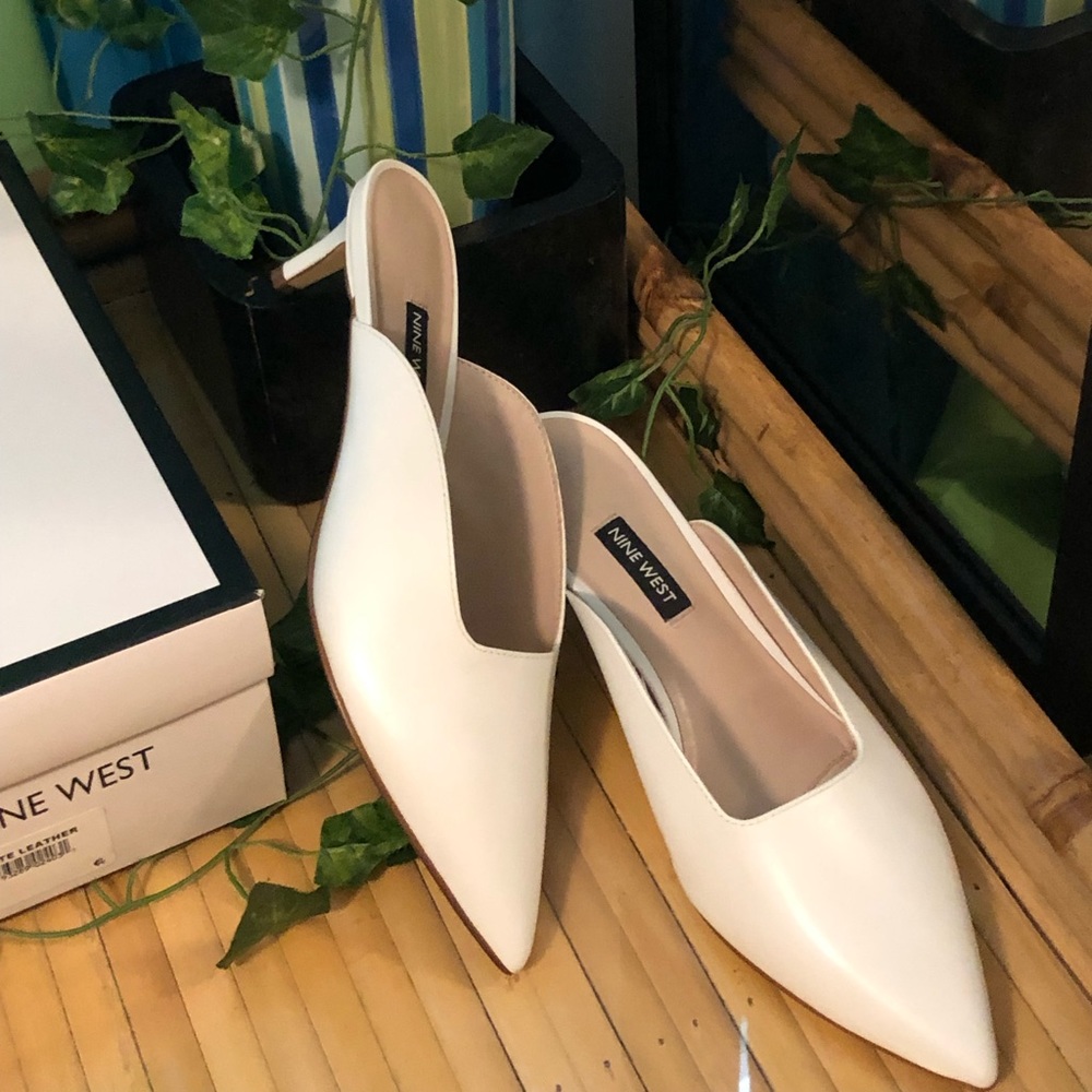 Nine West Famille Pointy Toe Mules White Leather 7.5
